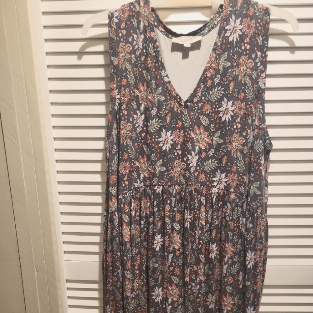 Sleeveless floral dress